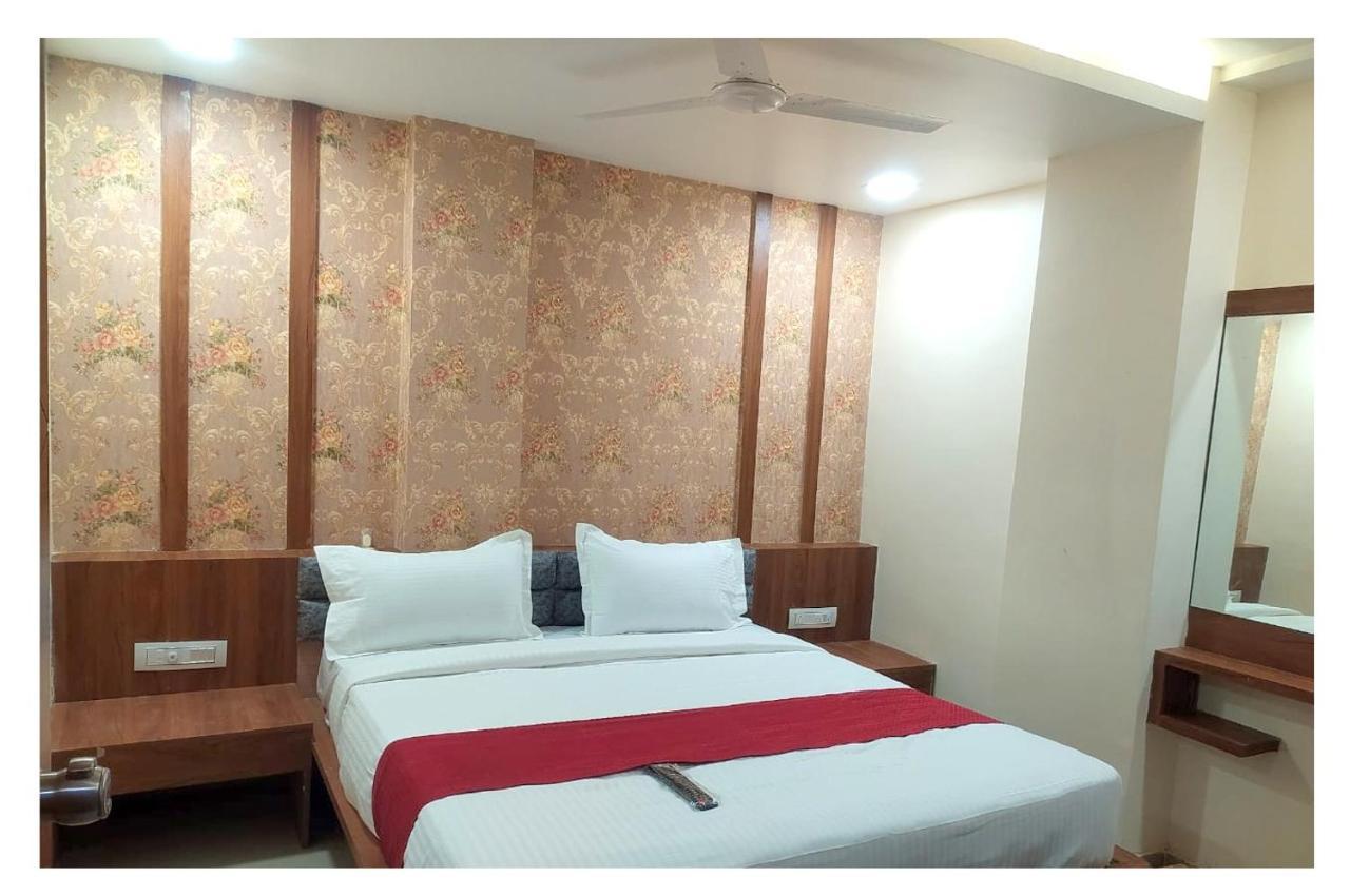Hotel Red Rose 바도다라 외부 사진